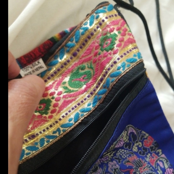 Nepalese Silk Hindu embroidered Crossbody read - Picture 11 of 13